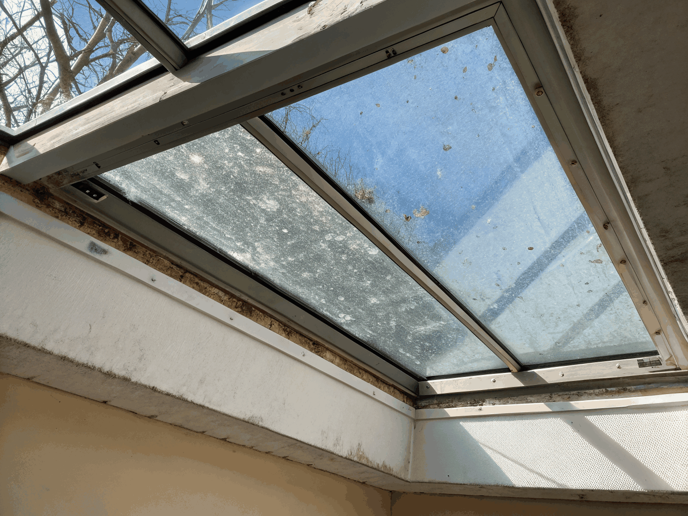 Architectural atrium glass heavy lime scale extraction
